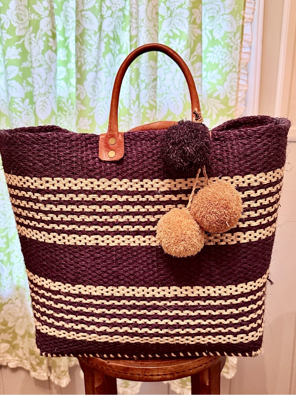 Mar y sol Woven sisal with raffia Pom-Poms Tote Bag in Navy and Cream NWT